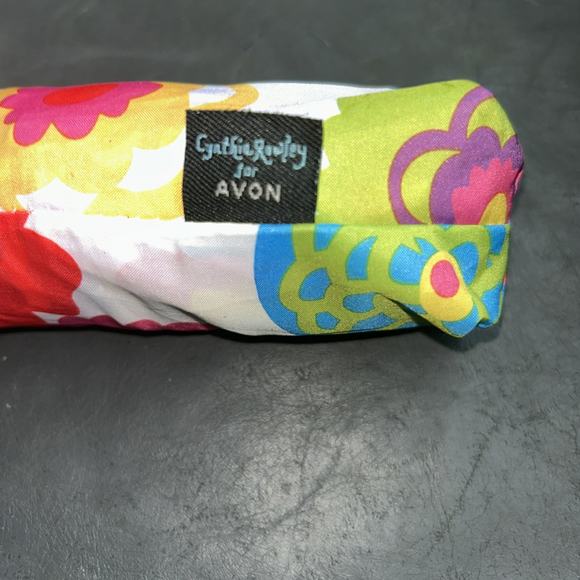 Flowers Cynthia Raleigh fold up umbrella - Picture 3 of 9